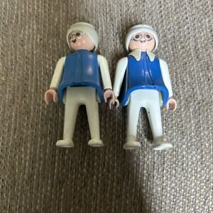 Lot Of‎ 2 Playmobil Grandmas